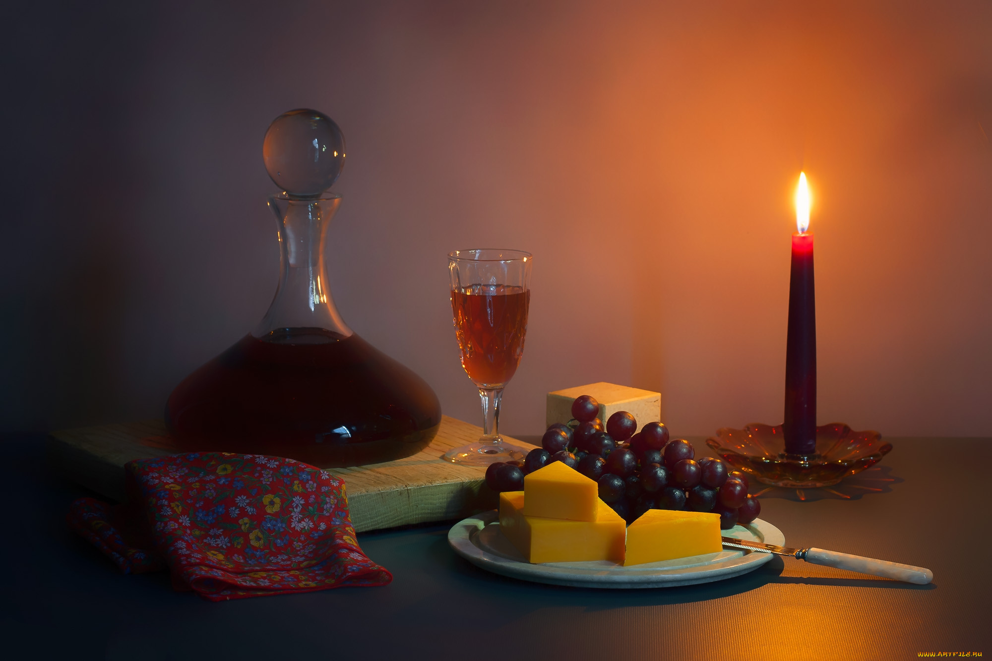 Натюрморт свечи и вино